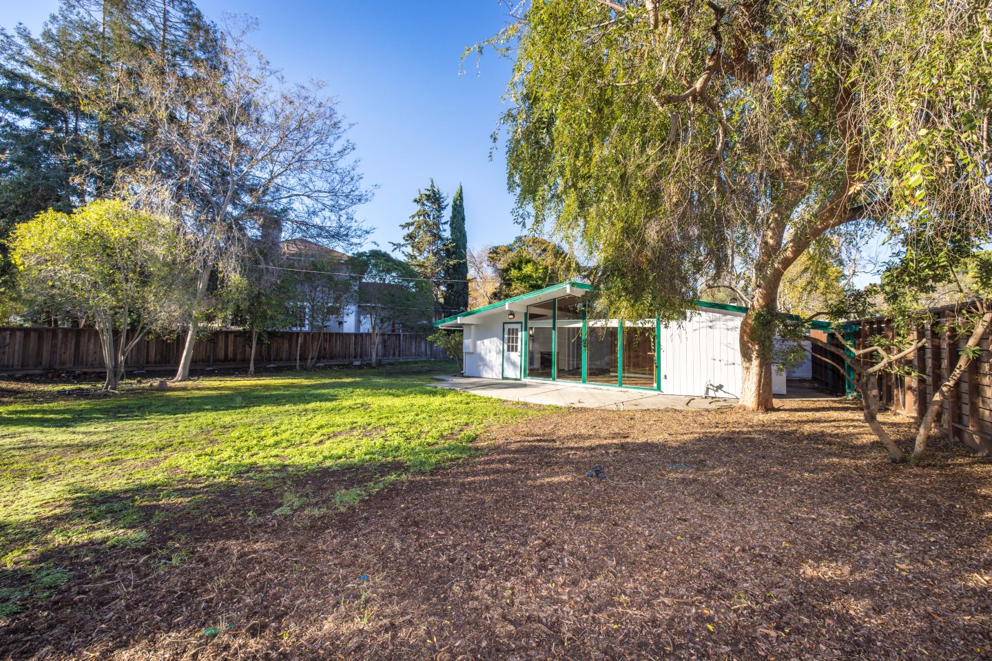 1040 Moffett Circle, Palo Alto, CA 94303